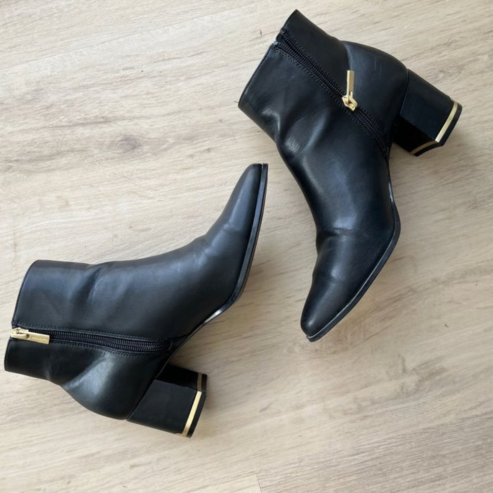 Calvin Klein Booties, Womens Fioranna Faux Leather Chelsea Ankle Boots Black US